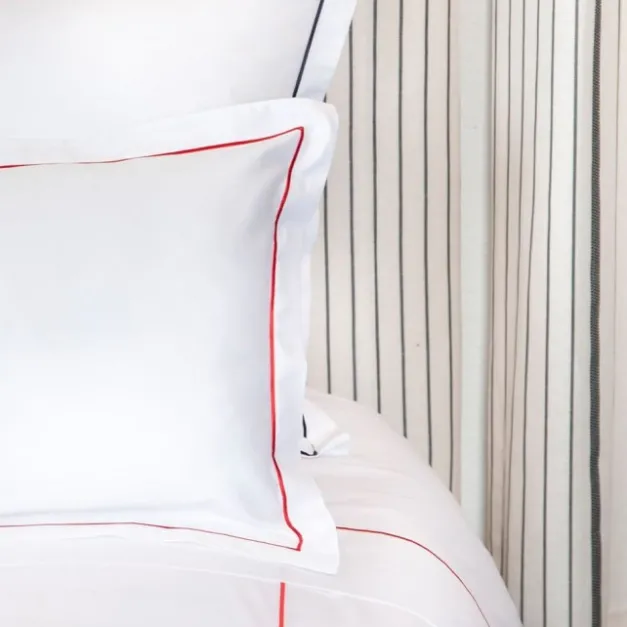 Maison Jean-Vier Drap en satin de coton broderie rouge