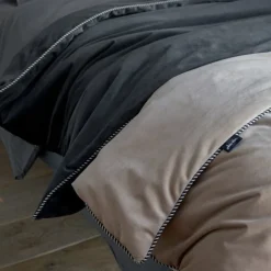 Maison Jean-Vier Édredon et bout de lit Beige