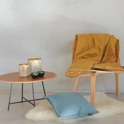 Maison Jean-Vier Édredon ou boutis jaune laiton velours