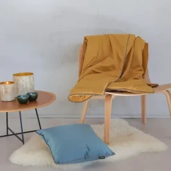 Maison Jean-Vier Édredon ou boutis jaune laiton velours