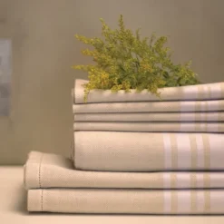 Maison Jean-Vier Nappe beige à rayures en lin et coton