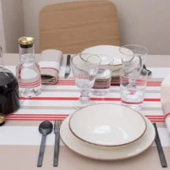 Maison Jean-Vier Nappe beige et rouge à rayures en coton