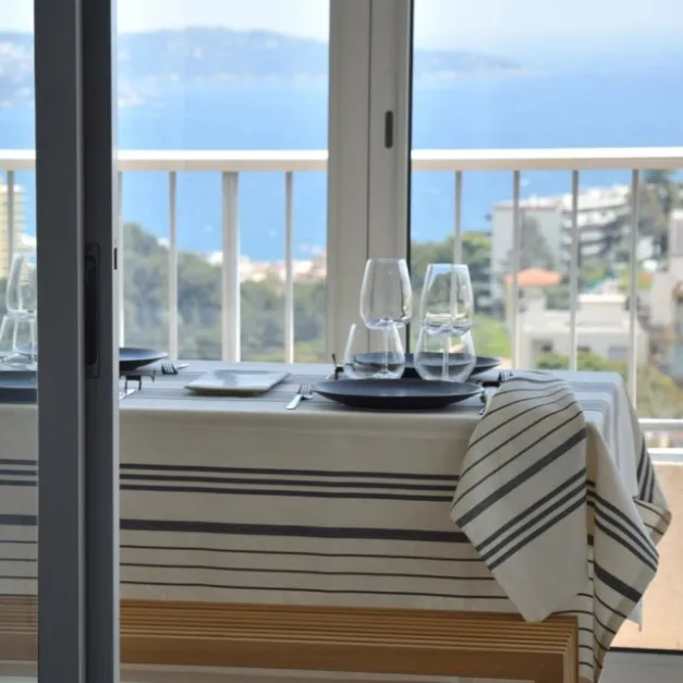 Maison Jean-Vier Nappe en lin et coton à rayures noir et écru