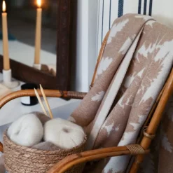 Maison Jean-Vier Plaid beige en cachemire et laine motif fougère