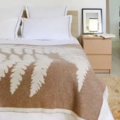 Maison Jean-Vier Plaid beige en cachemire et laine motif fougère