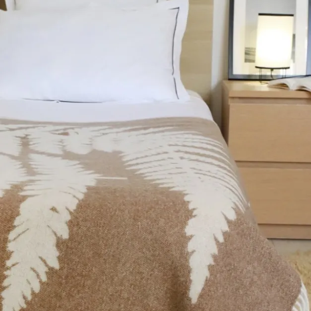 Maison Jean-Vier Plaid beige en cachemire et laine motif fougère