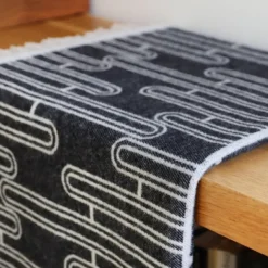 Maison Jean-Vier Plaid en cachemire et laine gris foncé à franges