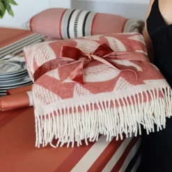 Maison Jean-Vier Plaid terracotta en laine et cachemire avec motifs