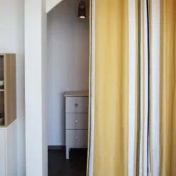 Maison Jean-Vier Rideau jaune en coton à rayures tissage chevrons