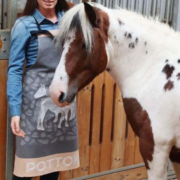 Maison Jean-Vier Tablier en Jacquard gris avec motifs pottoks